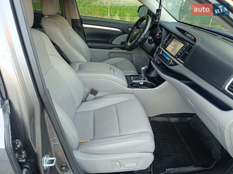 Внедорожник / Кроссовер Toyota Highlander 2017 в Днепре фото 47 Внедорожник / Кроссовер Toyota Highlander 2017 в Днепре