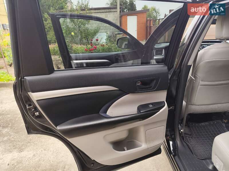 Позашляховик / Кросовер Toyota Highlander 2015 в Дніпрі