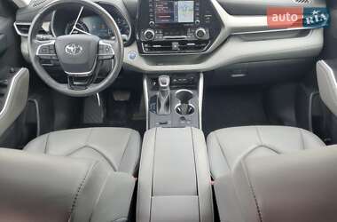 Внедорожник / Кроссовер Toyota Highlander 2020 в 