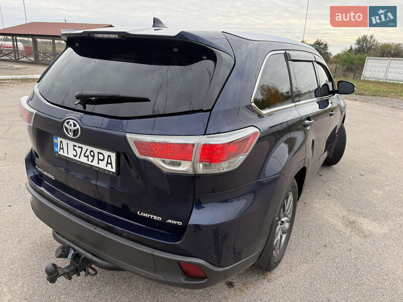 Позашляховик / Кросовер Toyota Highlander 2015 в Переяславі
