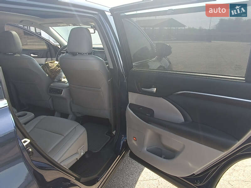 Позашляховик / Кросовер Toyota Highlander 2015 в Переяславі