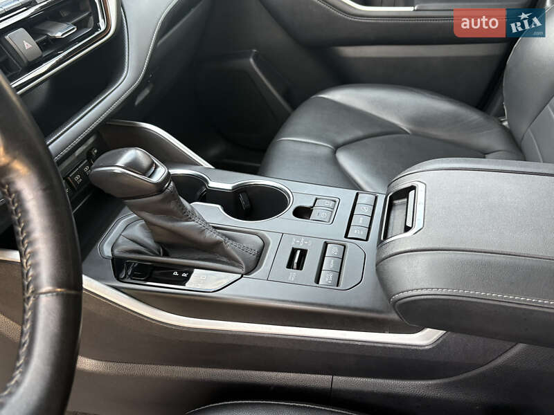 Внедорожник / Кроссовер Toyota Highlander 2020 в Луцке