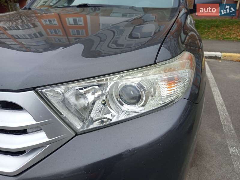 Внедорожник / Кроссовер Toyota Highlander 2011 в Буче