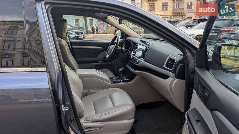 Позашляховик / Кросовер Toyota Highlander 2018 в Києві