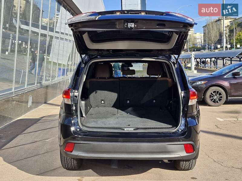 Внедорожник / Кроссовер Toyota Highlander 2018 в Киеве