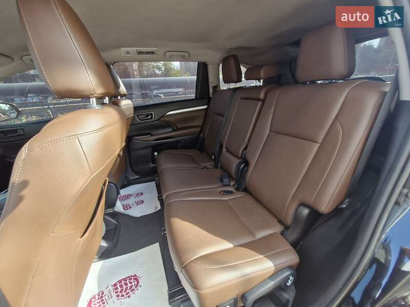 Внедорожник / Кроссовер Toyota Highlander 2018 в Киеве