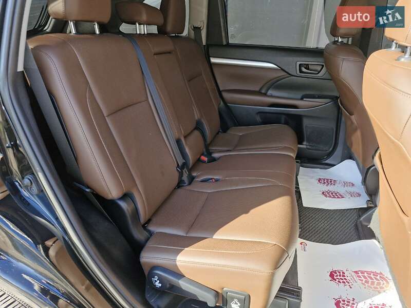 Внедорожник / Кроссовер Toyota Highlander 2018 в Киеве