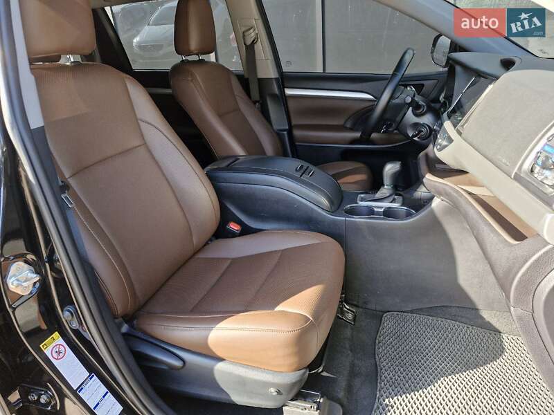 Внедорожник / Кроссовер Toyota Highlander 2018 в Киеве