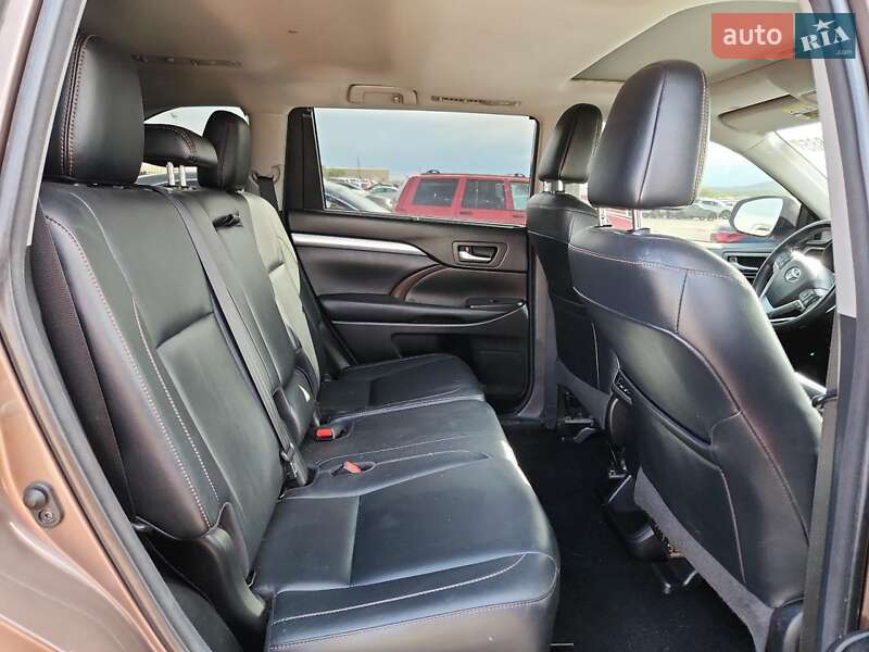 Внедорожник / Кроссовер Toyota Highlander 2018 в Киеве