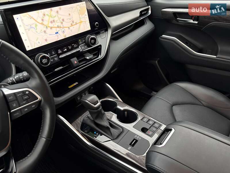 Внедорожник / Кроссовер Toyota Highlander 2023 в Киеве