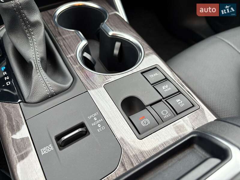 Внедорожник / Кроссовер Toyota Highlander 2023 в Киеве