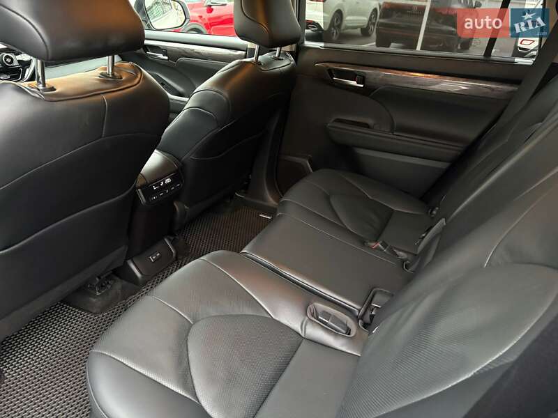 Внедорожник / Кроссовер Toyota Highlander 2023 в Киеве