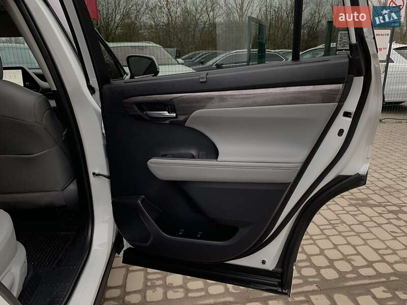 Внедорожник / Кроссовер Toyota Highlander 2024 в Бердичеве фото 33 Внедорожник / Кроссовер Toyota Highlander 2024 в Бердичеве