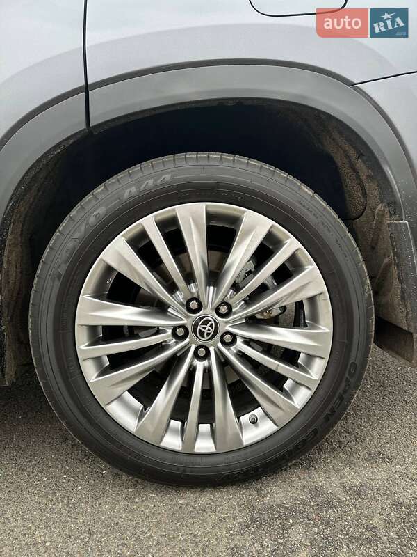 Внедорожник / Кроссовер Toyota Highlander 2023 в Киеве