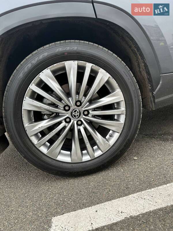 Внедорожник / Кроссовер Toyota Highlander 2023 в Киеве