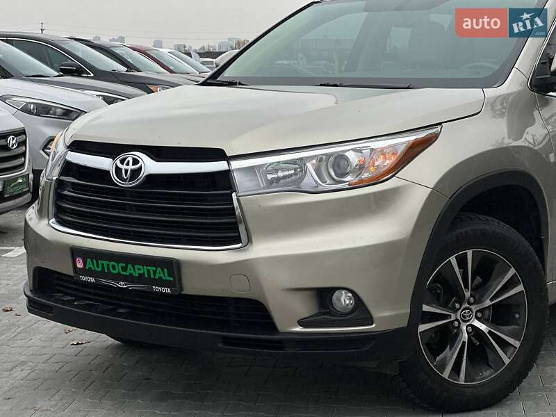 Внедорожник / Кроссовер Toyota Highlander 2016 в Киеве