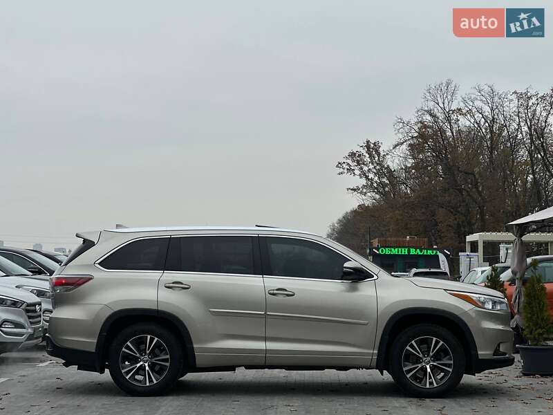 Внедорожник / Кроссовер Toyota Highlander 2016 в Киеве