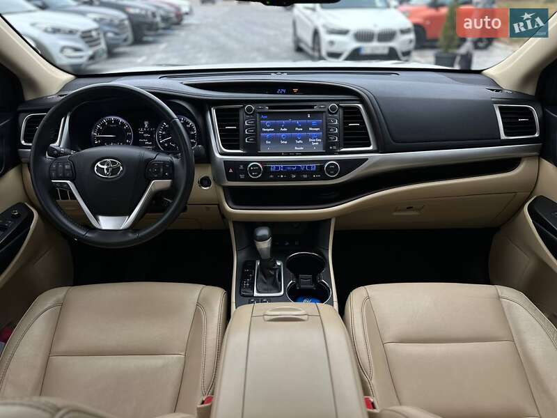 Внедорожник / Кроссовер Toyota Highlander 2016 в Киеве
