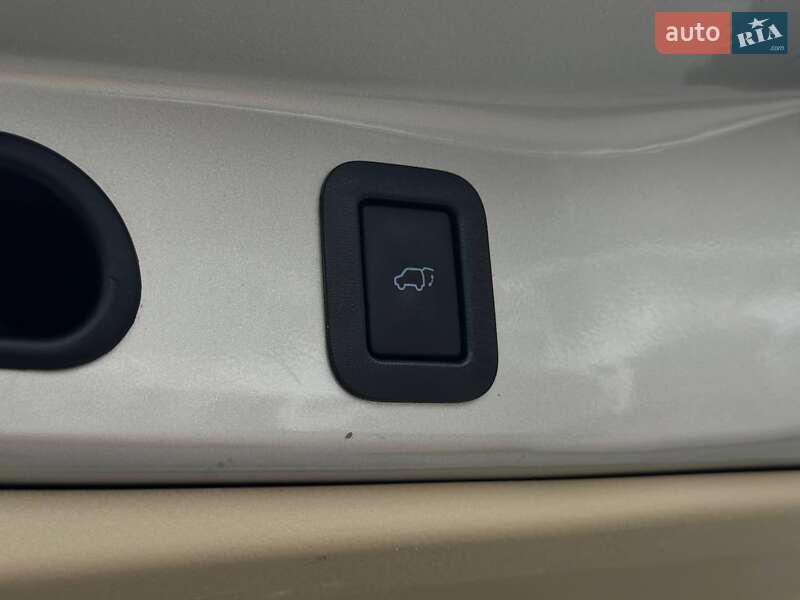 Внедорожник / Кроссовер Toyota Highlander 2016 в Киеве