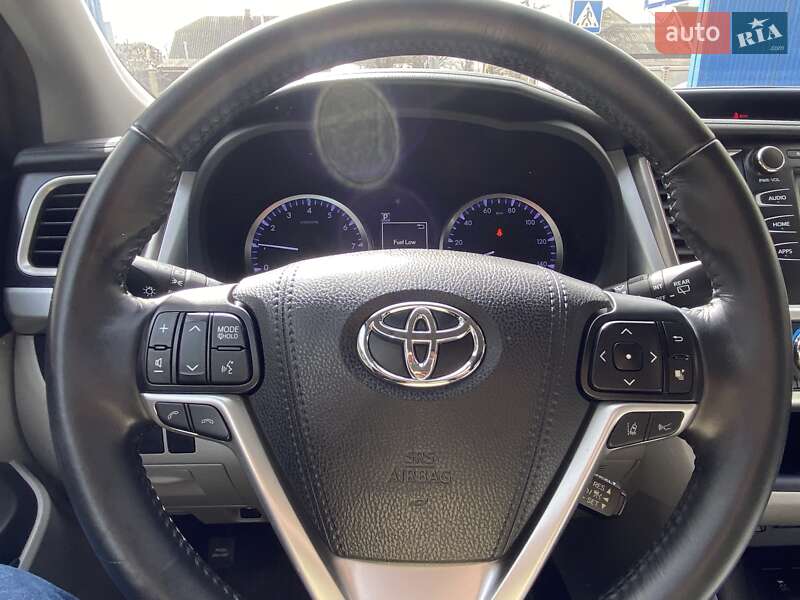 Внедорожник / Кроссовер Toyota Highlander 2018 в Киеве