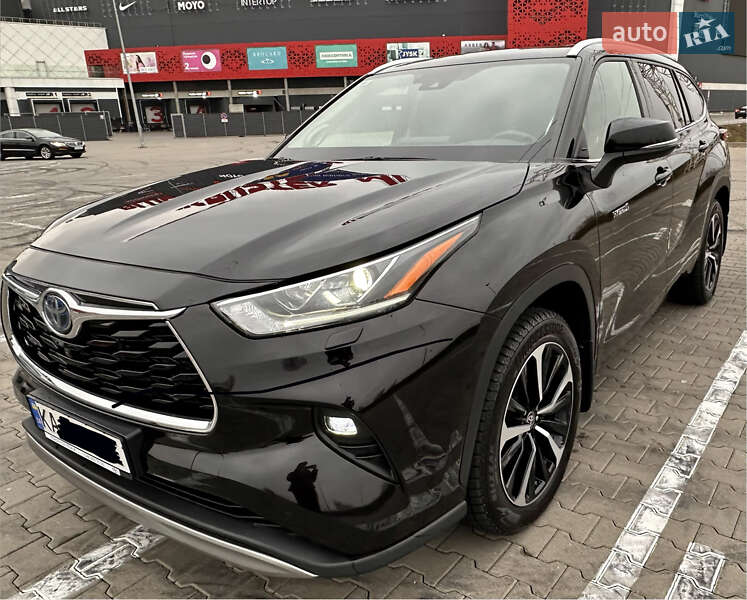 Внедорожник / Кроссовер Toyota Highlander 2021 в Киеве