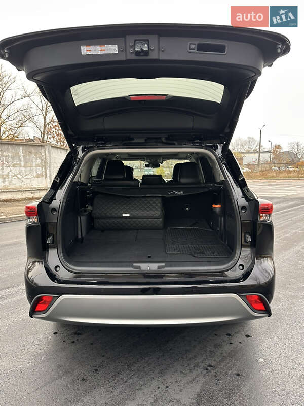 Внедорожник / Кроссовер Toyota Highlander 2021 в Киеве