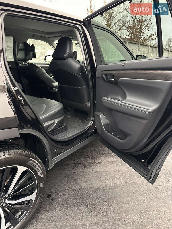 Внедорожник / Кроссовер Toyota Highlander 2021 в Киеве