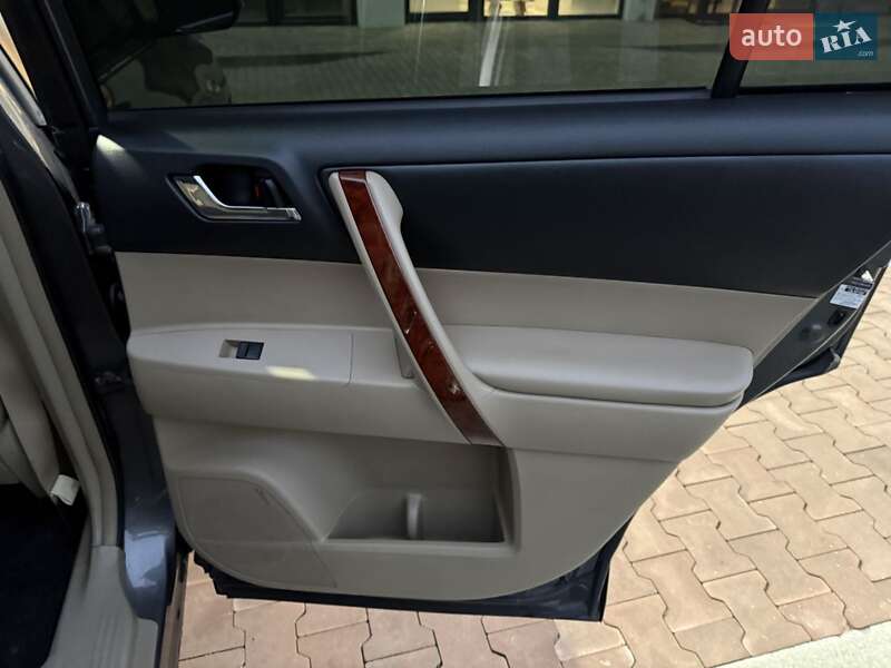 Внедорожник / Кроссовер Toyota Highlander 2011 в Киеве фото 17 Внедорожник / Кроссовер Toyota Highlander 2011 в Киеве
