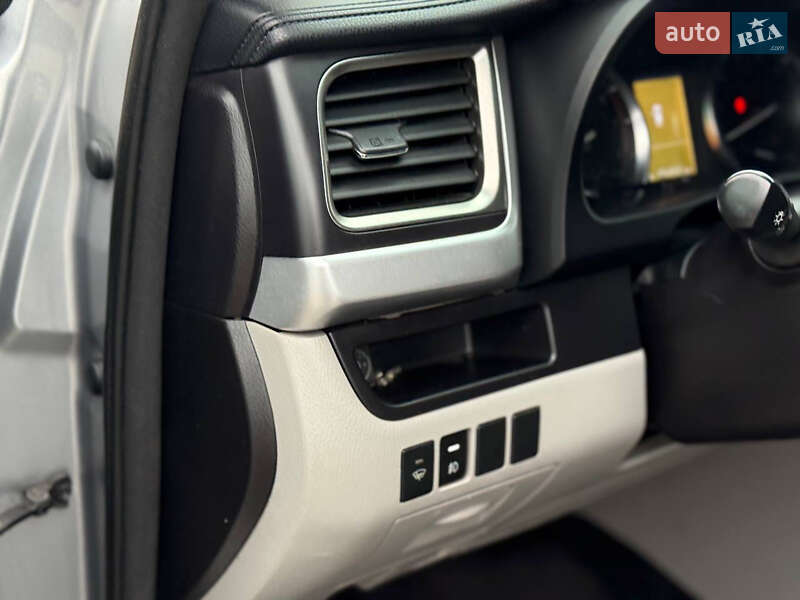 Внедорожник / Кроссовер Toyota Highlander 2016 в Днепре фото 13 Внедорожник / Кроссовер Toyota Highlander 2016 в Днепре