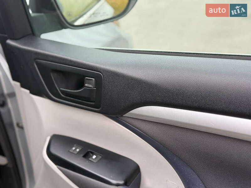 Внедорожник / Кроссовер Toyota Highlander 2016 в Днепре фото 18 Внедорожник / Кроссовер Toyota Highlander 2016 в Днепре