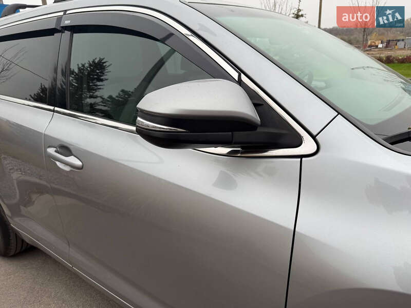 Внедорожник / Кроссовер Toyota Highlander 2016 в Днепре фото 44 Внедорожник / Кроссовер Toyota Highlander 2016 в Днепре