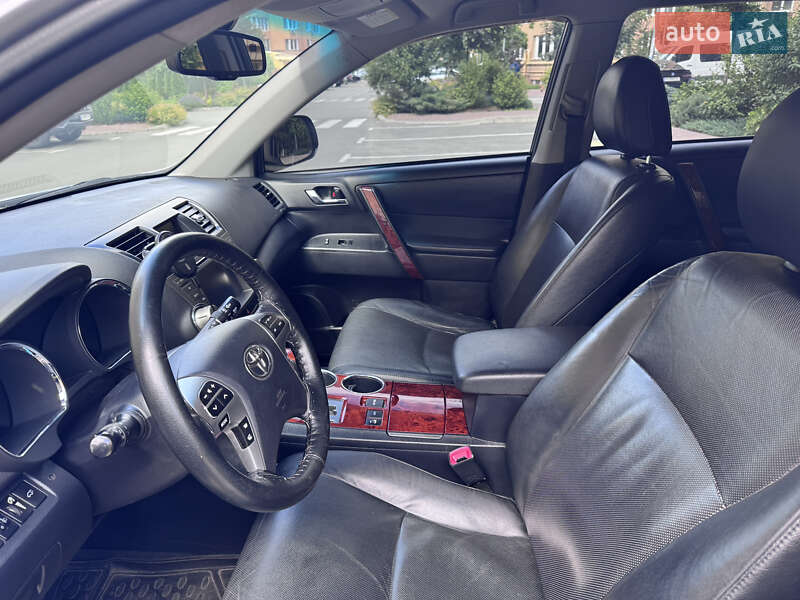 Позашляховик / Кросовер Toyota Highlander 2012 в Софіївській Борщагівці