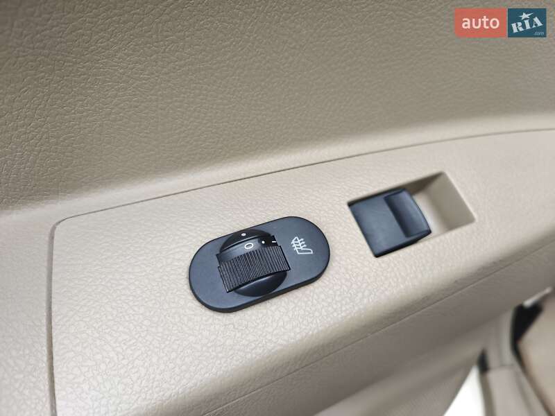 Внедорожник / Кроссовер Toyota Highlander 2011 в Днепре