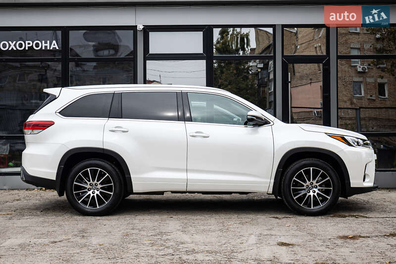 Позашляховик / Кросовер Toyota Highlander 2019 в Києві фото 7 Позашляховик / Кросовер Toyota Highlander 2019 в Києві