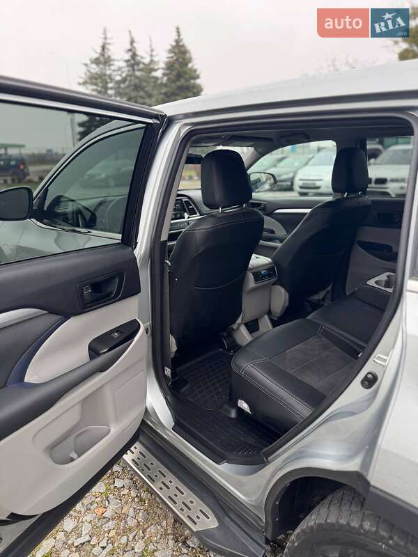 Внедорожник / Кроссовер Toyota Highlander 2017 в Бродах