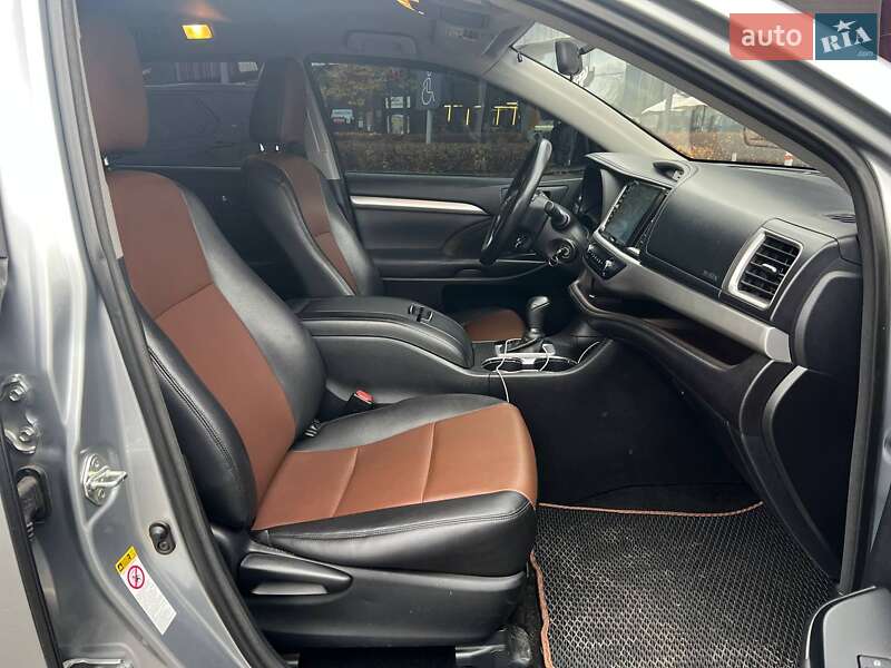 Внедорожник / Кроссовер Toyota Highlander 2014 в Киеве