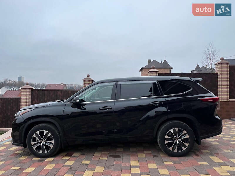 Позашляховик / Кросовер Toyota Highlander 2020 в Чернівцях
