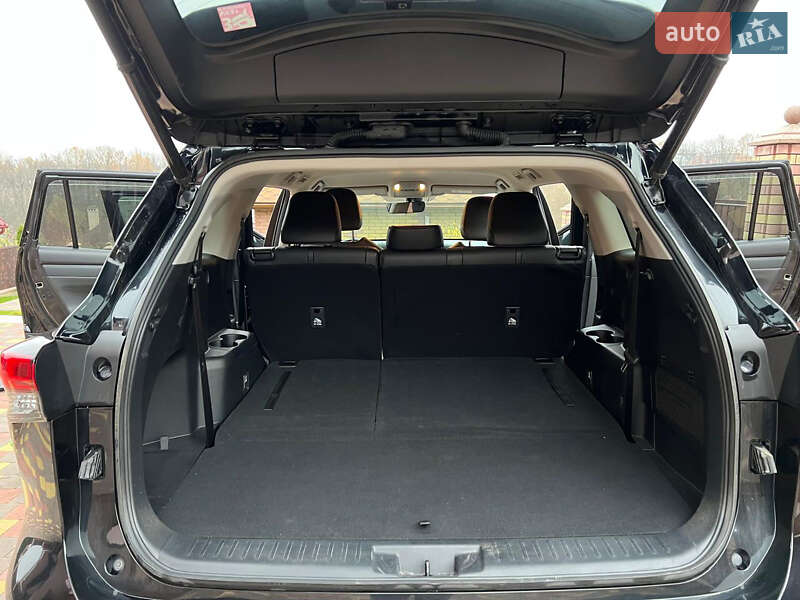 Позашляховик / Кросовер Toyota Highlander 2020 в Чернівцях