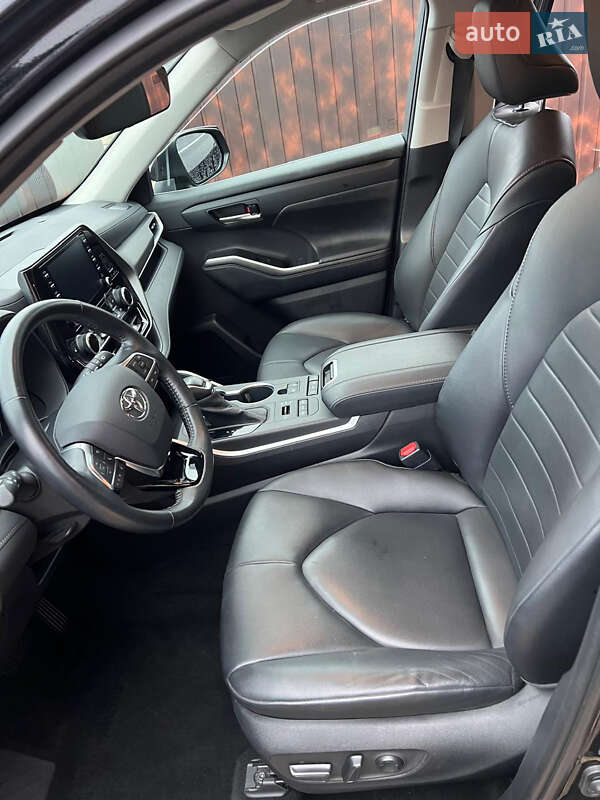 Позашляховик / Кросовер Toyota Highlander 2020 в Чернівцях