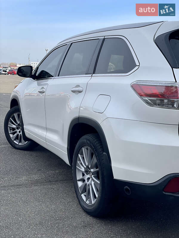 Внедорожник / Кроссовер Toyota Highlander 2016 в Киеве