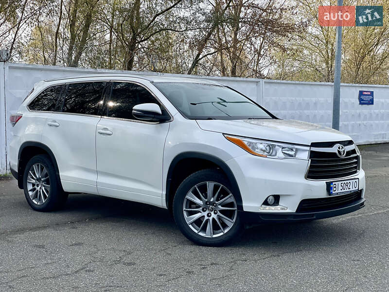 Внедорожник / Кроссовер Toyota Highlander 2016 в Киеве