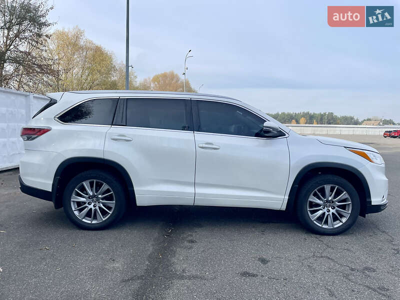 Внедорожник / Кроссовер Toyota Highlander 2016 в Киеве