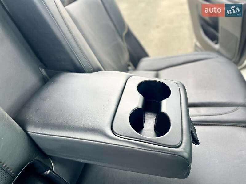 Внедорожник / Кроссовер Toyota Highlander 2016 в Киеве