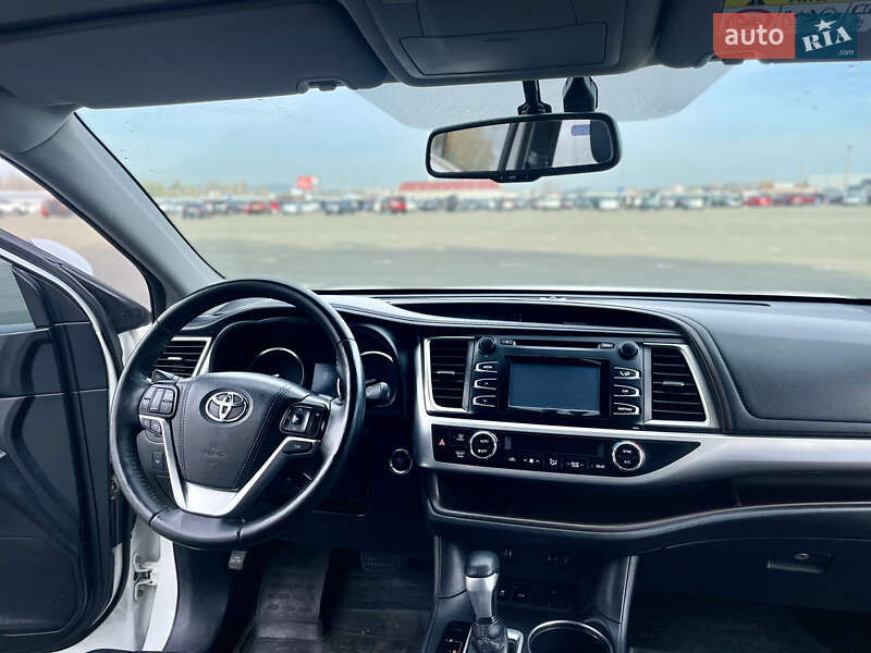 Внедорожник / Кроссовер Toyota Highlander 2016 в Киеве