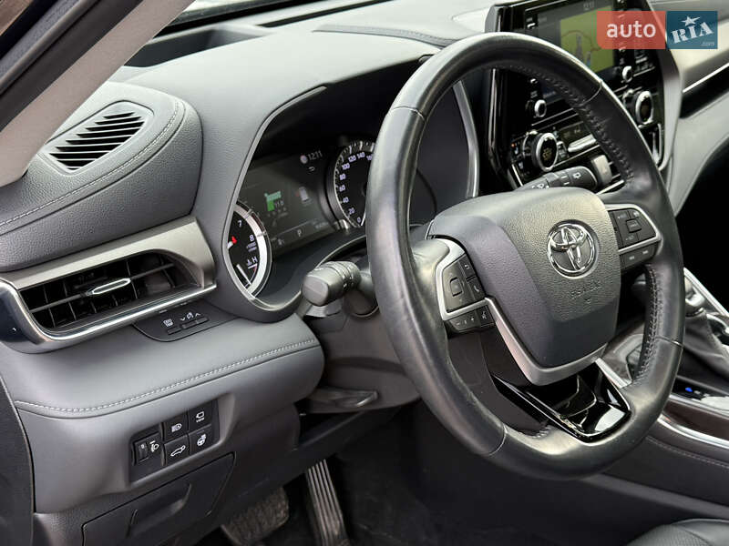 Внедорожник / Кроссовер Toyota Highlander 2022 в Киеве