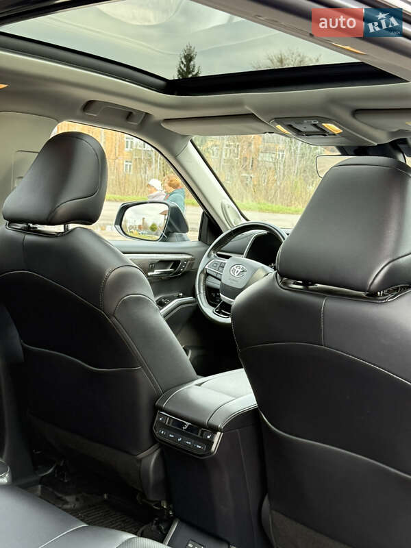 Внедорожник / Кроссовер Toyota Highlander 2022 в Киеве