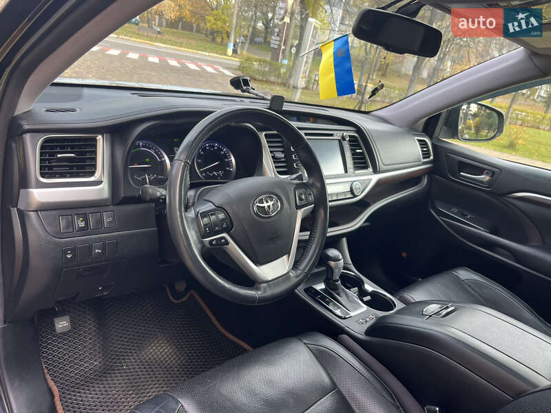 Внедорожник / Кроссовер Toyota Highlander 2016 в Киеве фото 17 Внедорожник / Кроссовер Toyota Highlander 2016 в Киеве