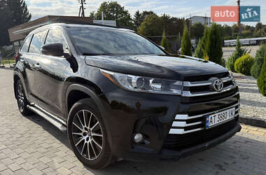 Внедорожник / Кроссовер Toyota Highlander 2017 в Городенке