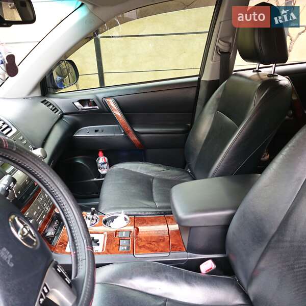 Внедорожник / Кроссовер Toyota Highlander 2011 в Одессе