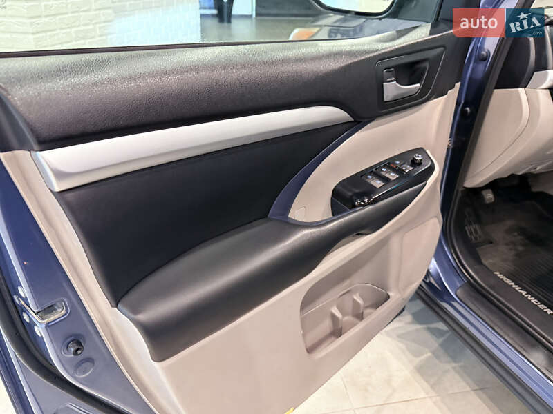 Внедорожник / Кроссовер Toyota Highlander 2016 в Одессе